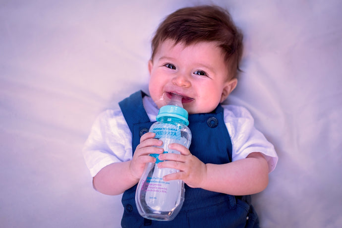 ¿Cuando se empieza a dar agua a un bebe?